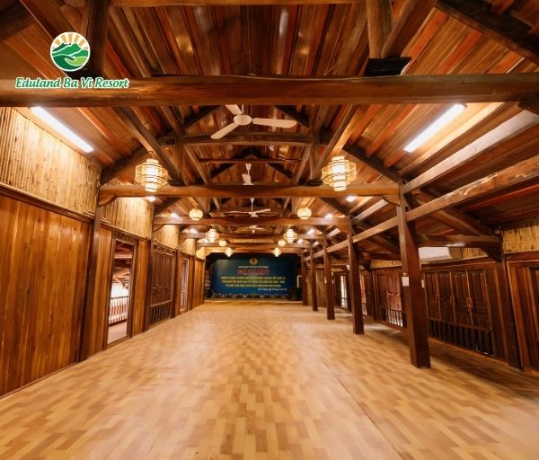 Nhà sàn tại Eduland rộng rãi, thoáng mát