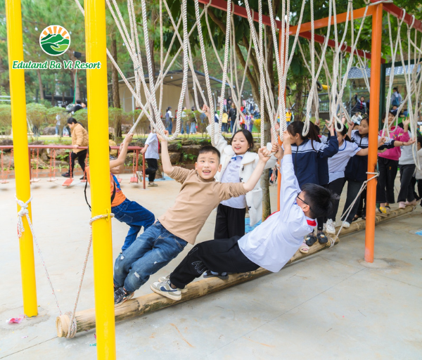 Hoạt động vui chơi của các em